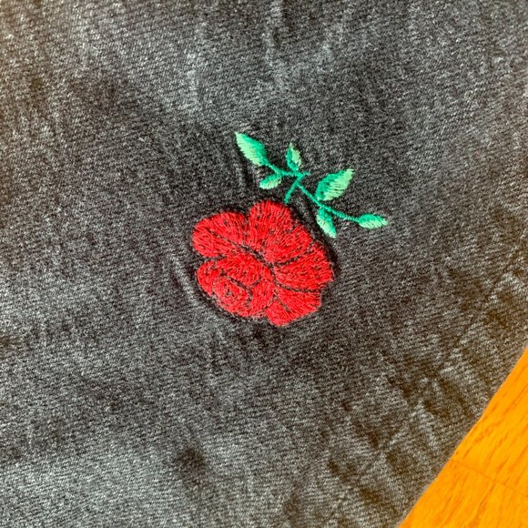 rose embroidered black mom jeans - Picture 3 of 4